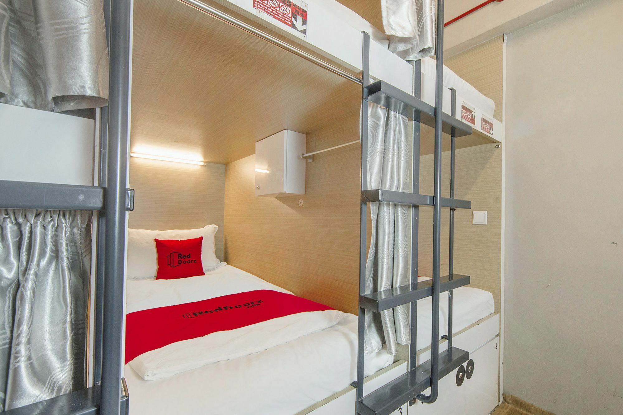Reddoorz Hostel @ Jalan Besar Singapore Exterior photo