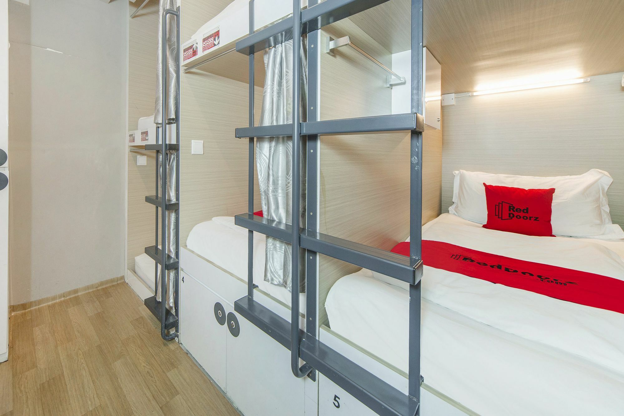 Reddoorz Hostel @ Jalan Besar Singapore Exterior photo